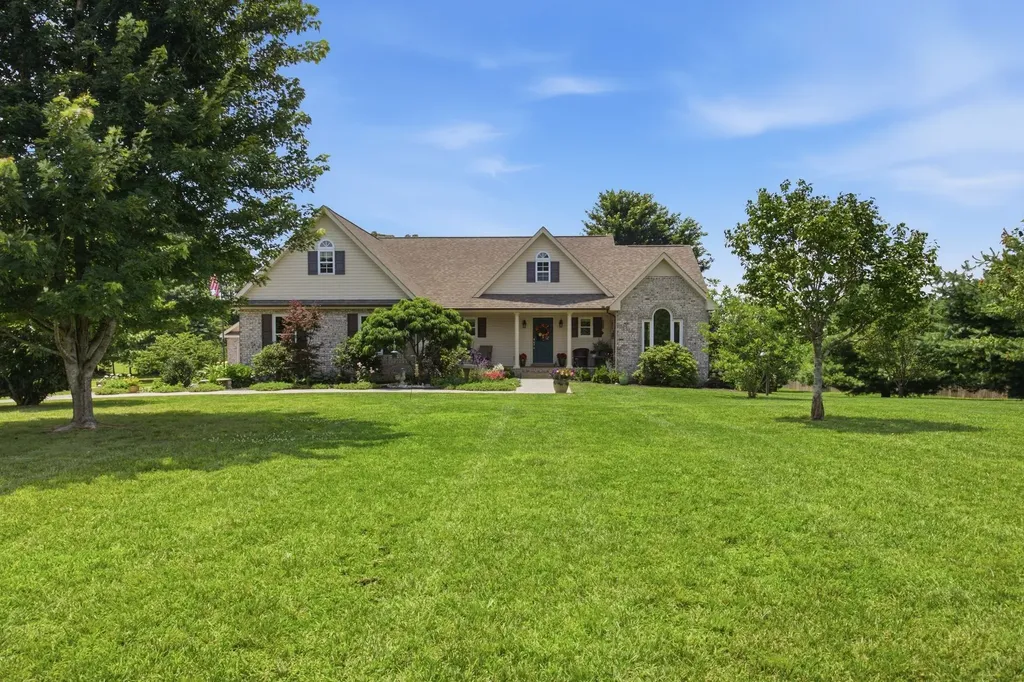 502 Fawn Court Burns TN 37029