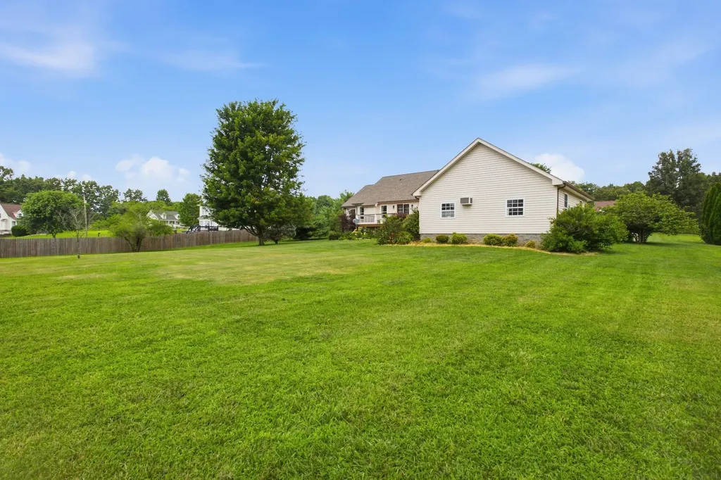 502 Fawn Court Burns TN 37029