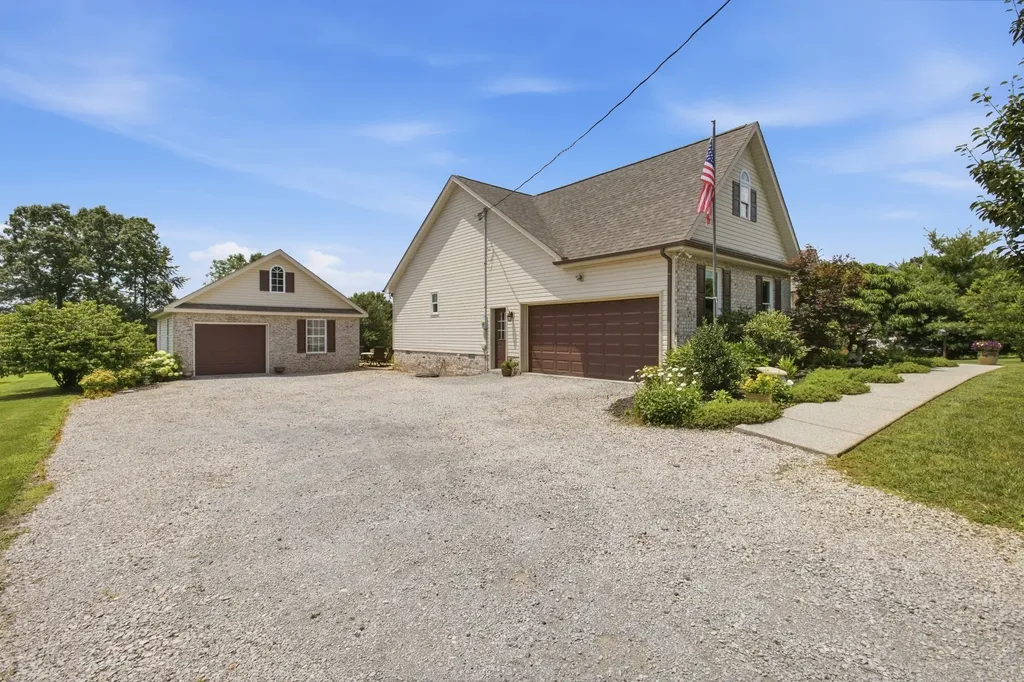 502 Fawn Court Burns TN 37029