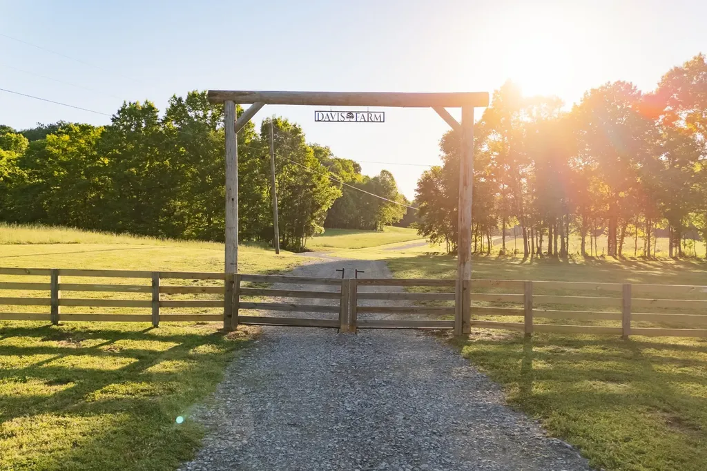 3899 Boston Theta Road Thompsons Station TN 37179