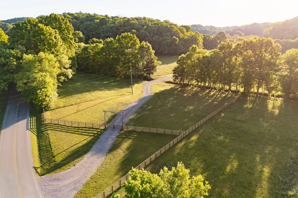 3899 Boston Theta Road Thompsons Station TN 37179