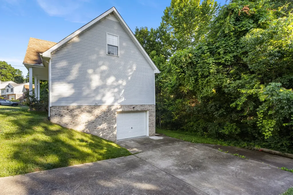 2627 Elkmont Drive Clarksville TN 37040