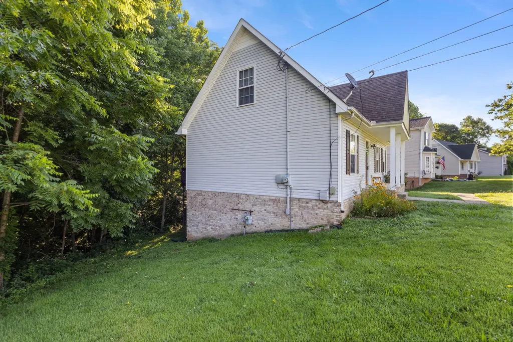 2627 Elkmont Drive Clarksville TN 37040