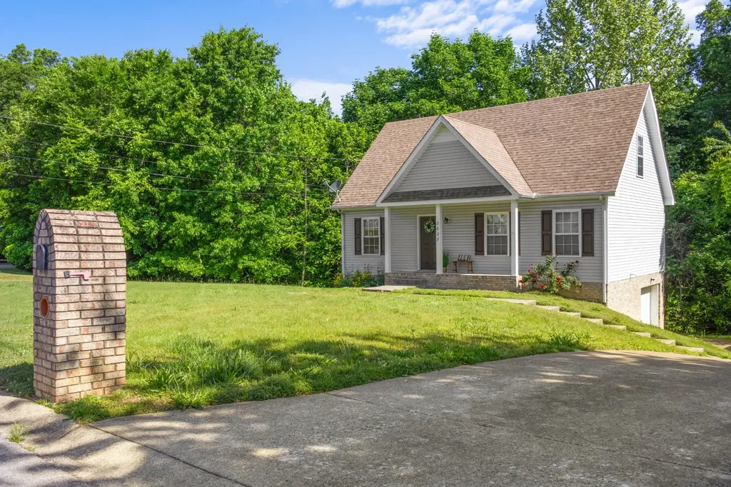 2627 Elkmont Drive Clarksville TN 37040