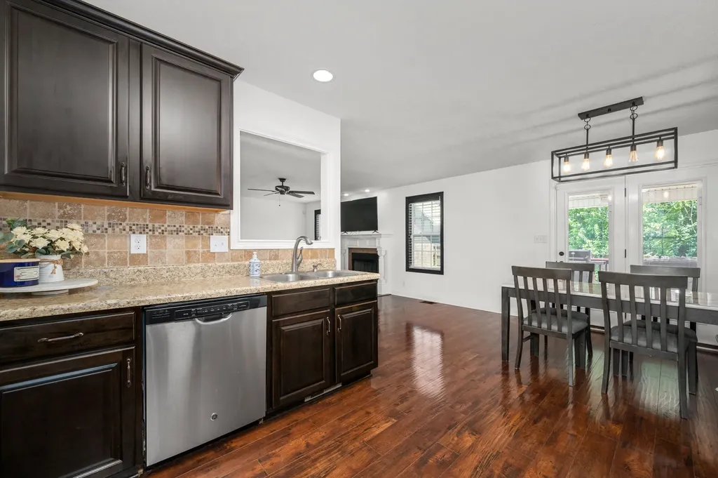 689 Fox Hound Drive Clarksville TN 37040