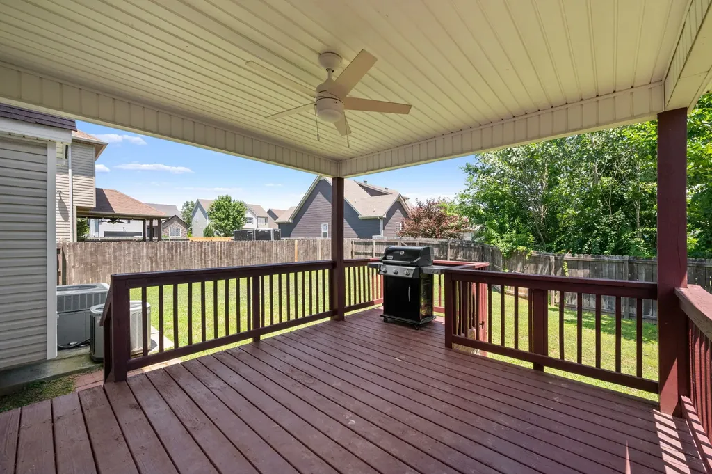 689 Fox Hound Drive Clarksville TN 37040