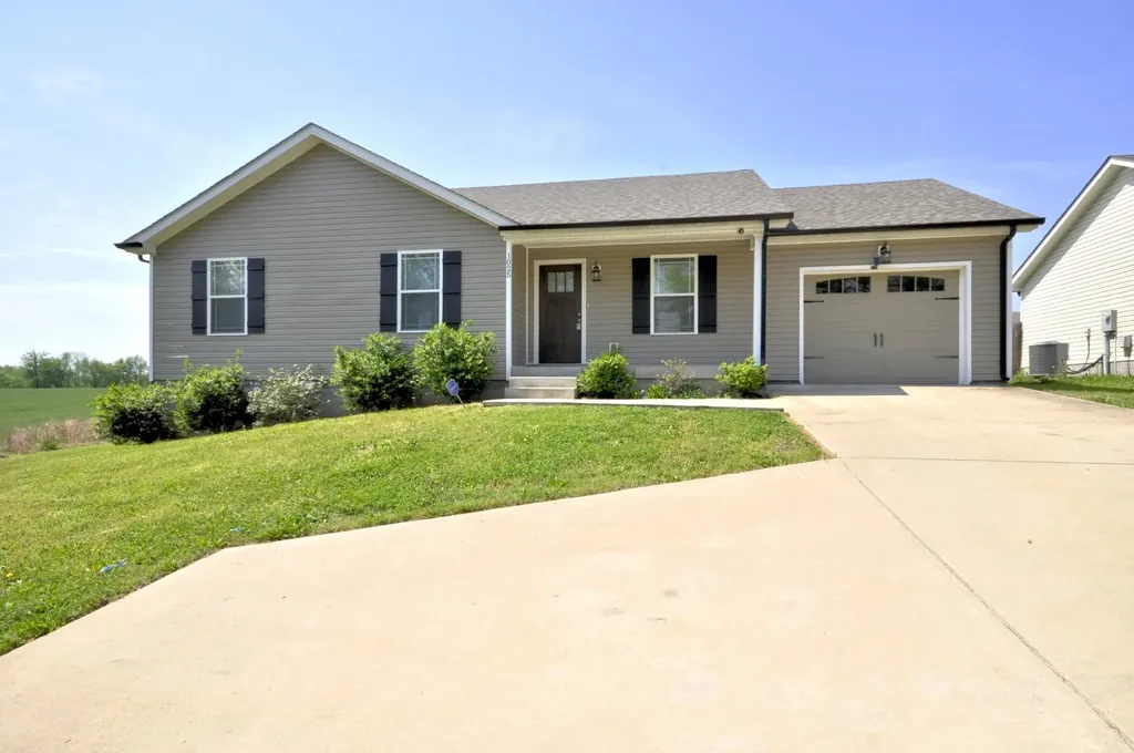 1025 Hugh Hunter Road Oak Grove KY 42262
