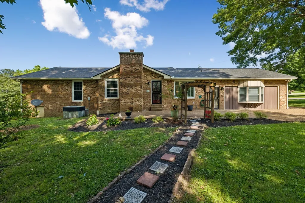 1996 Graceland Drive Goodlettsville TN 37072