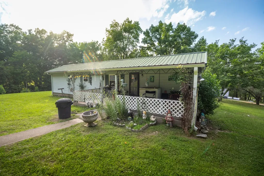 141 Zimmerman Street Hohenwald TN 38462