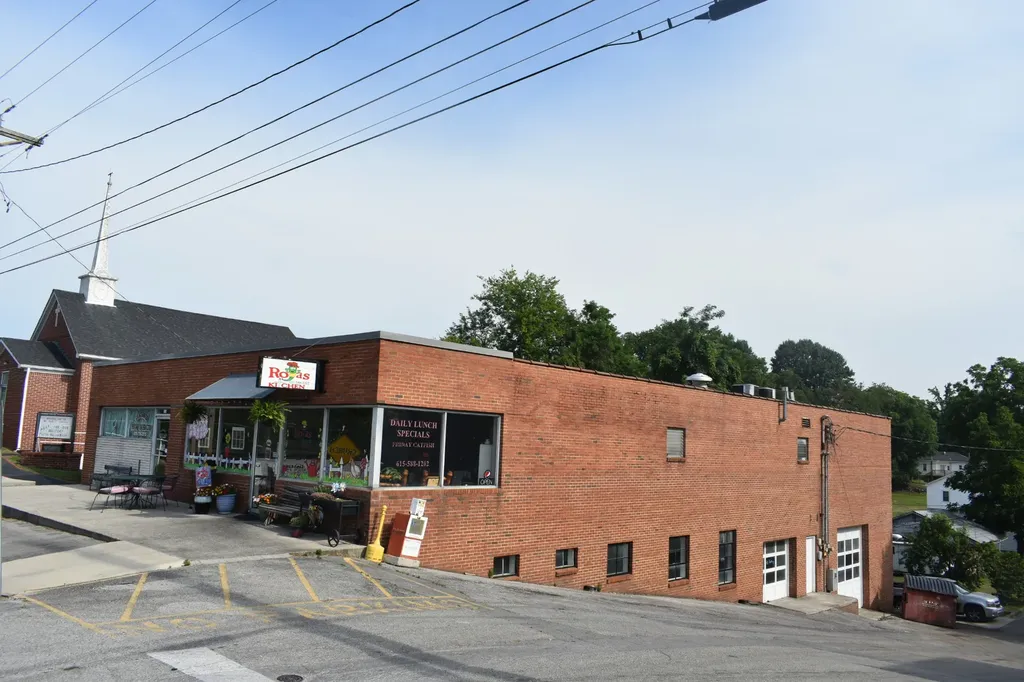 202 Third Ave, W Carthage TN 37030