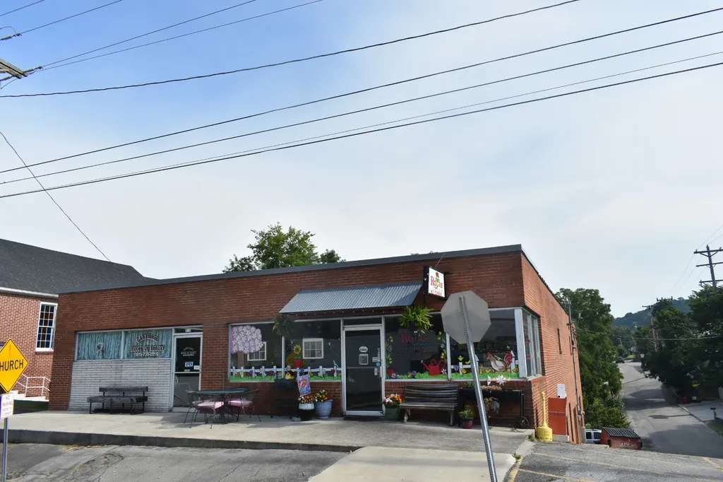 202 Third Ave, W Carthage TN 37030
