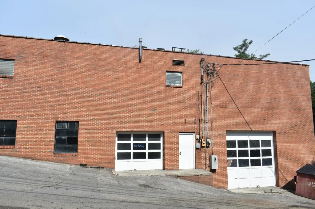 202 Third Ave, W Carthage TN 37030