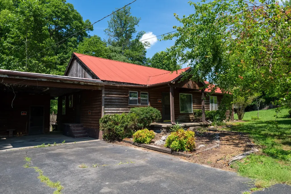1755 Hawkins Crawford Road Cookeville TN 38501
