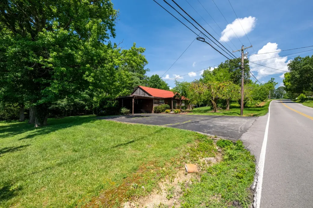 1755 Hawkins Crawford Road Cookeville TN 38501