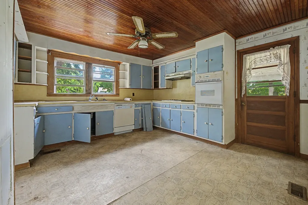 1755 Hawkins Crawford Road Cookeville TN 38501