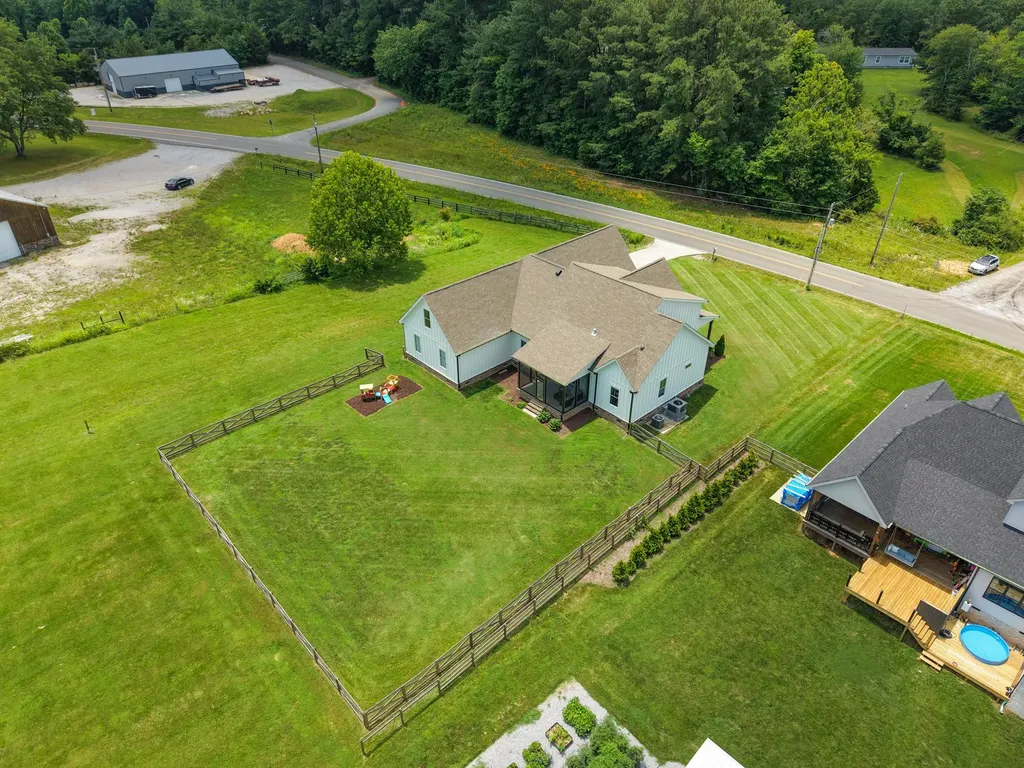 579 Buddy Road Burns TN 37029