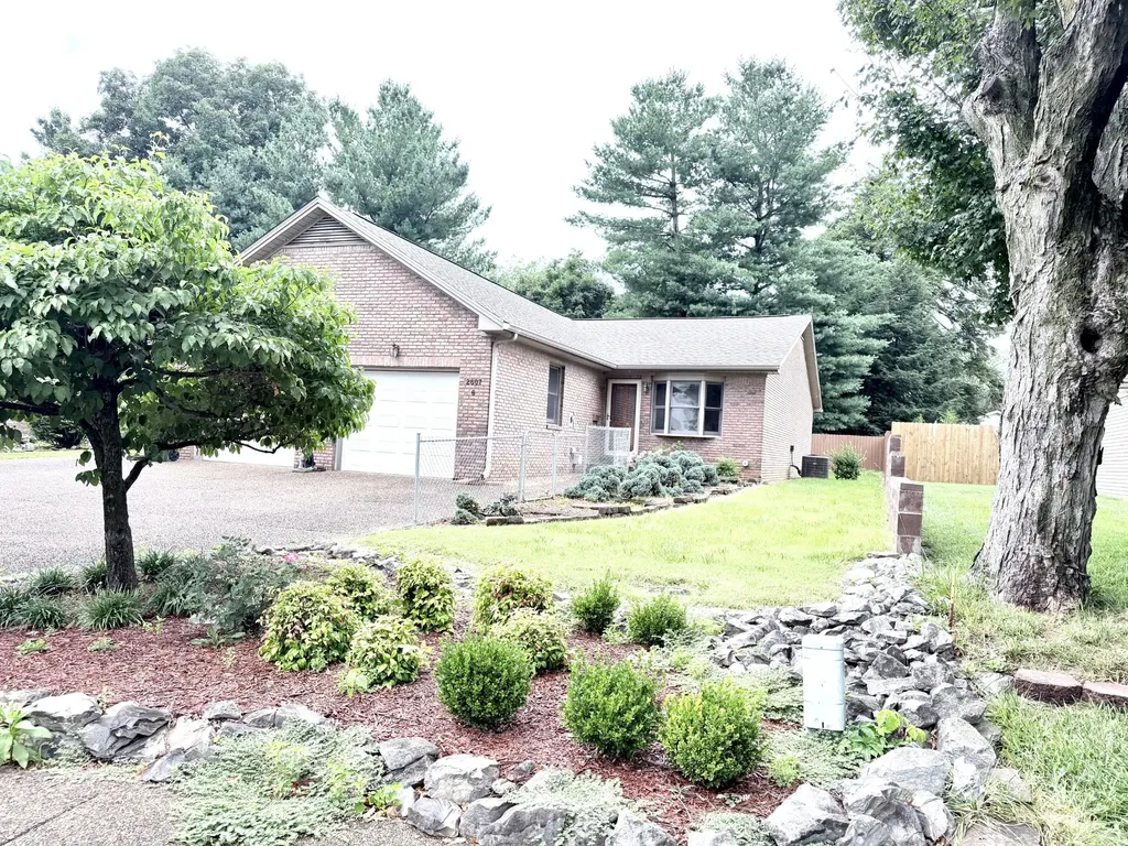 2607 Cayce Meade Drive Hopkinsville KY 42240