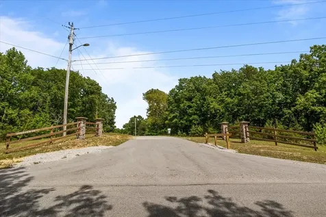 211 Minnow Road Waverly TN 37185