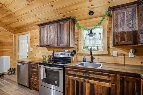 1424 Poplar Ridge Lane Chapmansboro TN 37035
