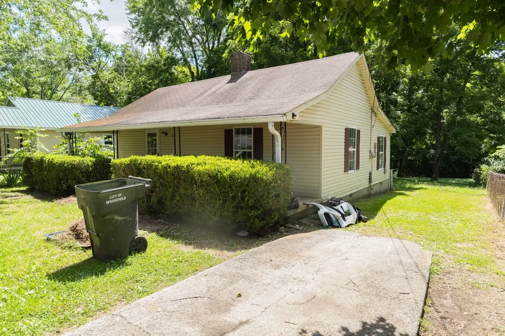 611 Smith Street Springfield TN 37172