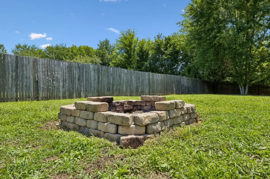 990 Silty Drive Clarksville TN 37042