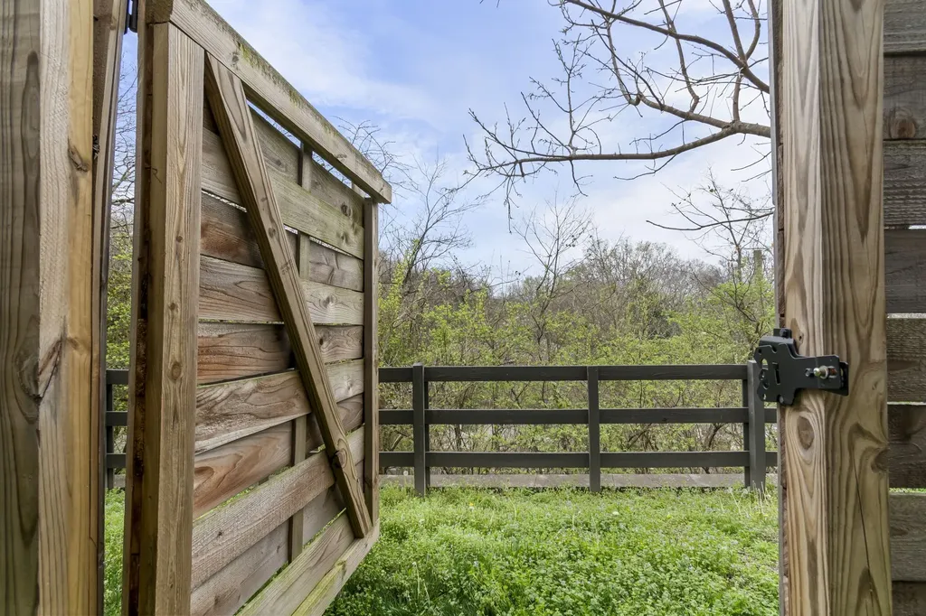 6411 Charlotte Road Circle Nashville TN 37209