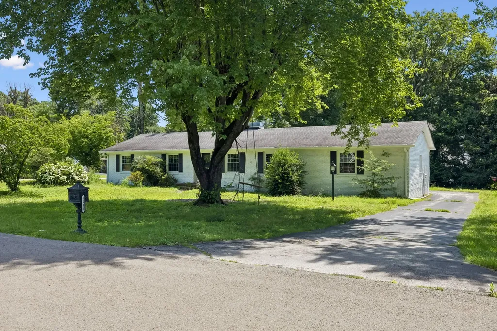 1401 Manor Road Columbia TN 38401