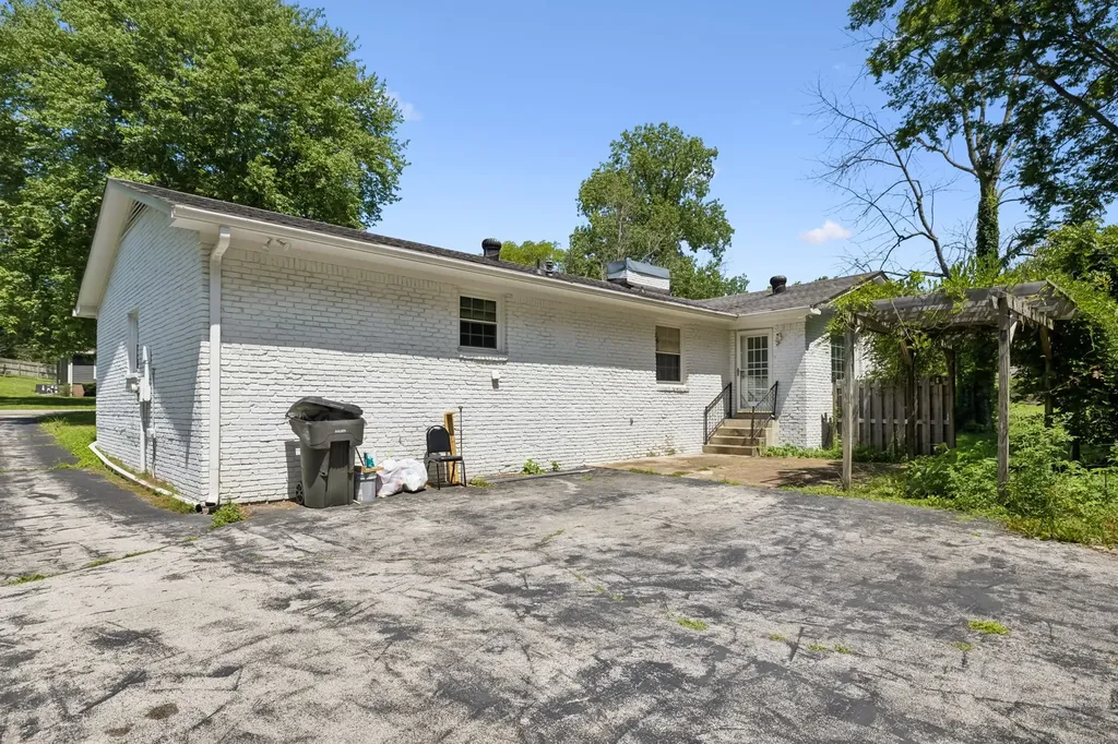 1401 Manor Road Columbia TN 38401