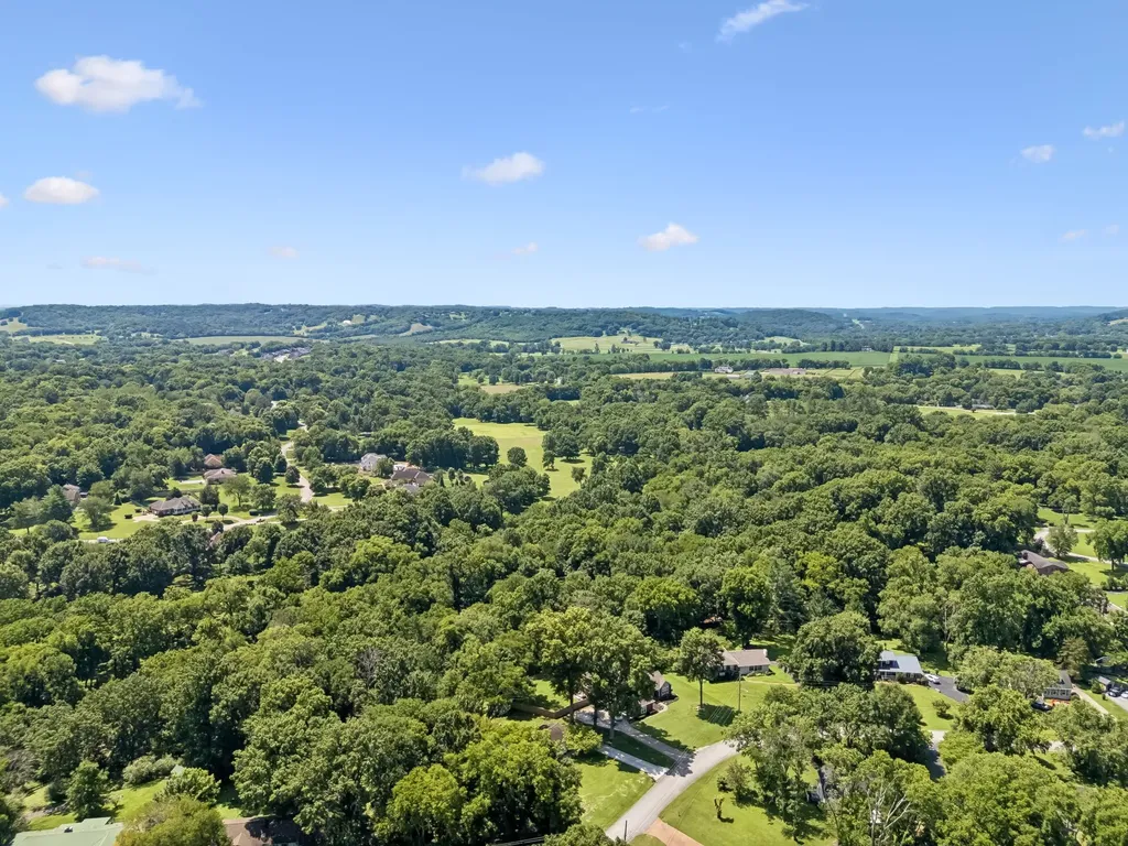 1401 Manor Road Columbia TN 38401