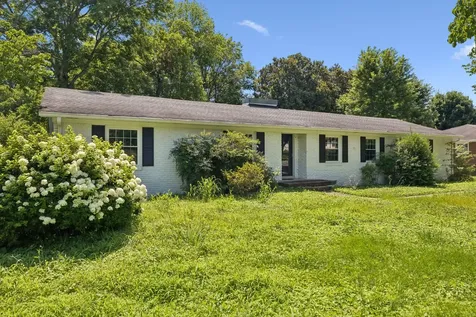 1401 Manor Road Columbia TN 38401