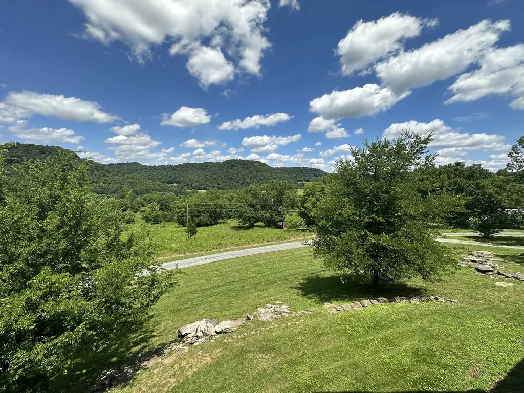 16 Eckert Lane Pleasant Shade TN 37145