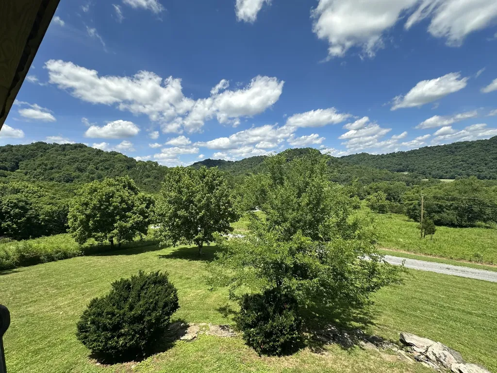 16 Eckert Lane Pleasant Shade TN 37145