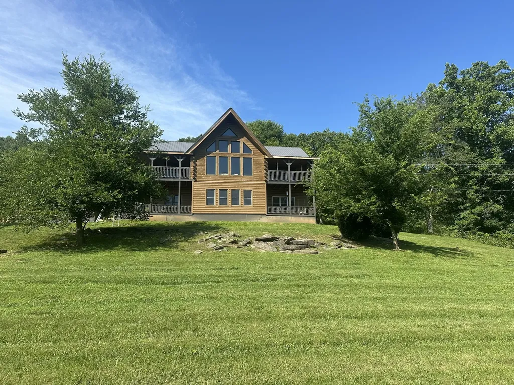 16 Eckert Lane Pleasant Shade TN 37145