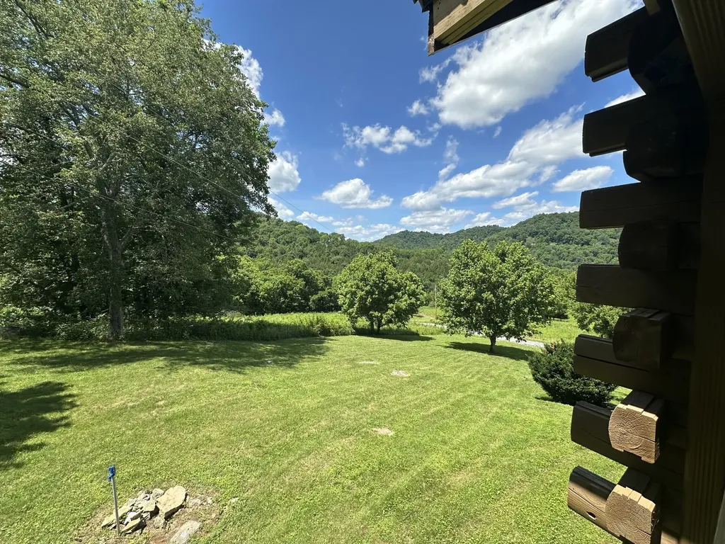 16 Eckert Lane Pleasant Shade TN 37145