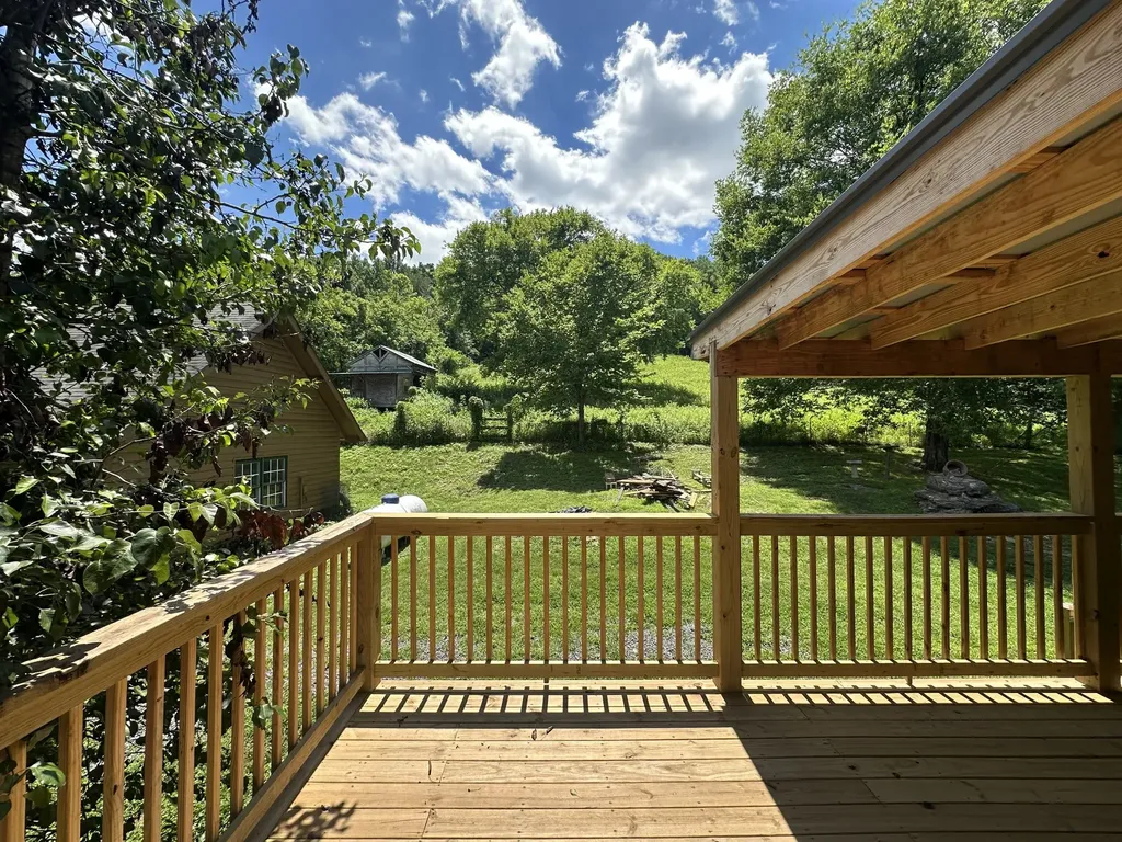 16 Eckert Lane Pleasant Shade TN 37145
