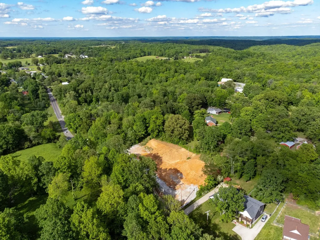 1220 Taylor Town Road White Bluff TN 37187