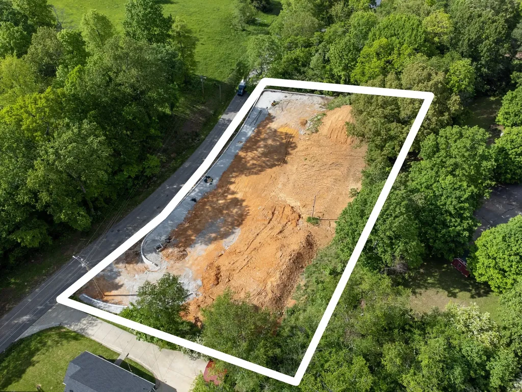 1220 Taylor Town Road White Bluff TN 37187