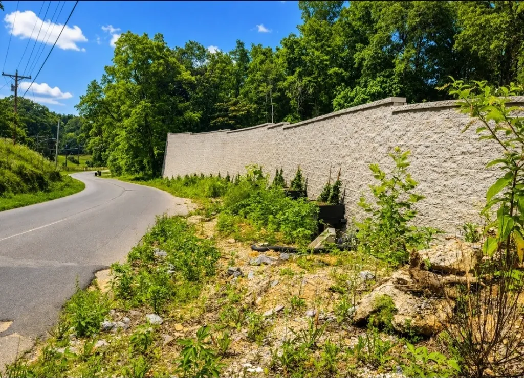 1220 Taylor Town Road White Bluff TN 37187