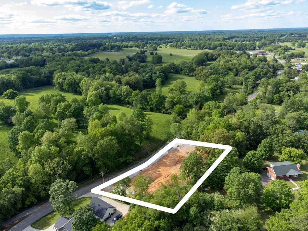 1220 Taylor Town Road White Bluff TN 37187