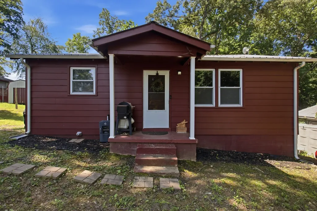 2103 Hillwood Drive Centerville TN 37033