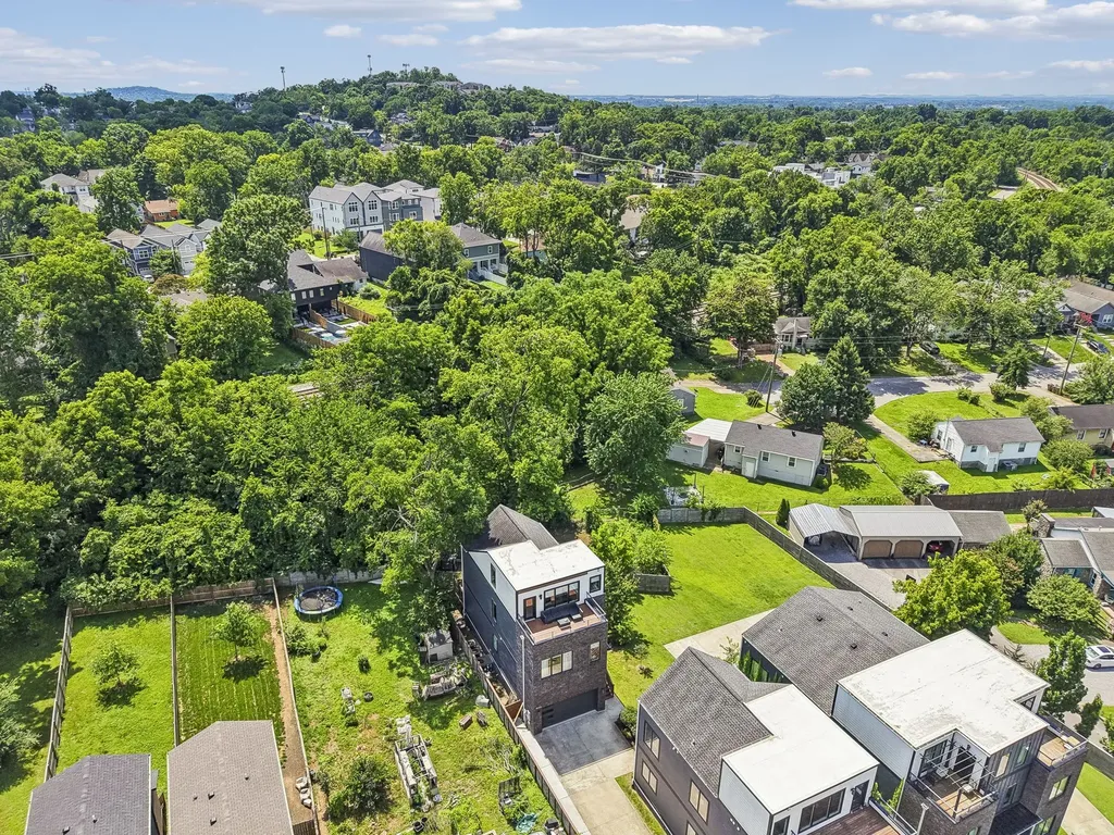 2702B Bronte Avenue Nashville TN 37216