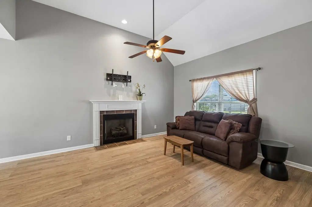 2317 Spike Court Clarksville TN 37040