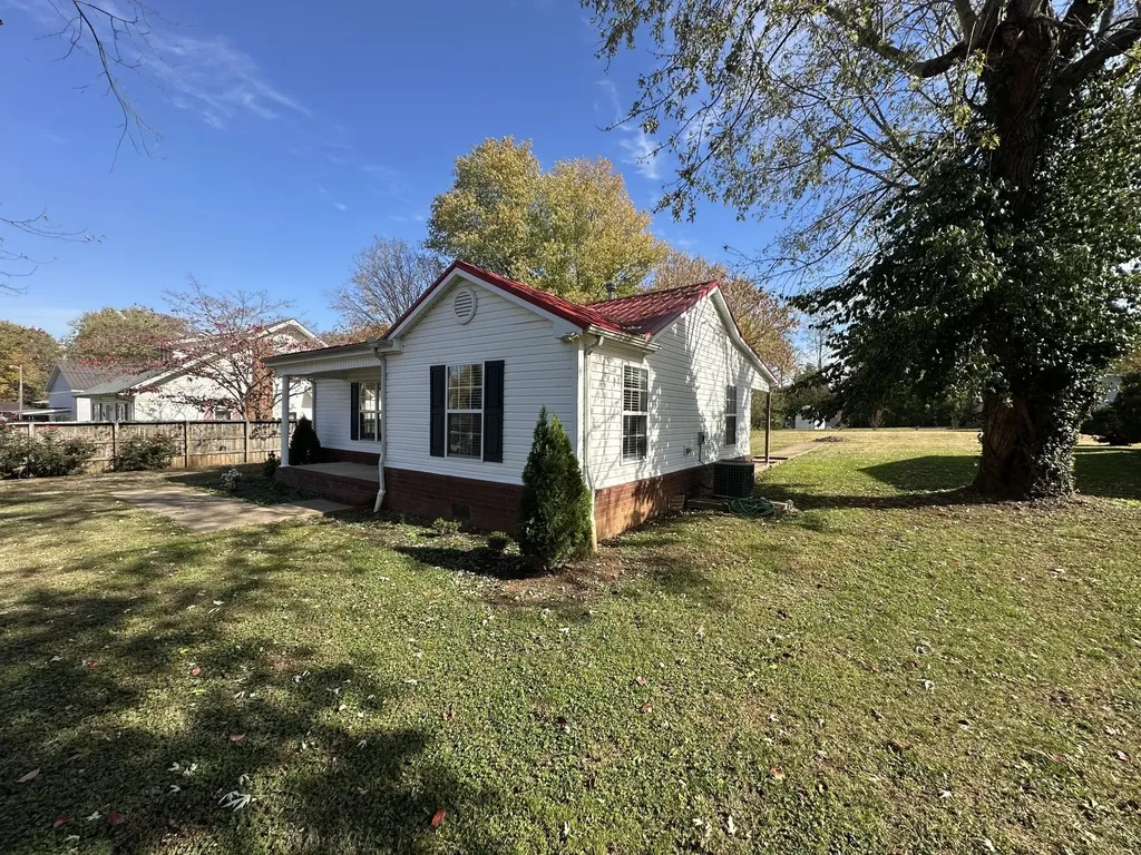 902 S Russell Street Portland TN 37148