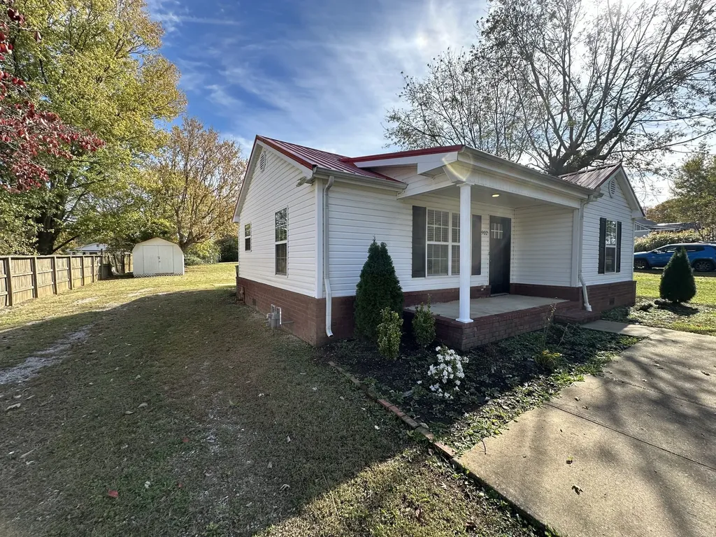 902 S Russell Street Portland TN 37148
