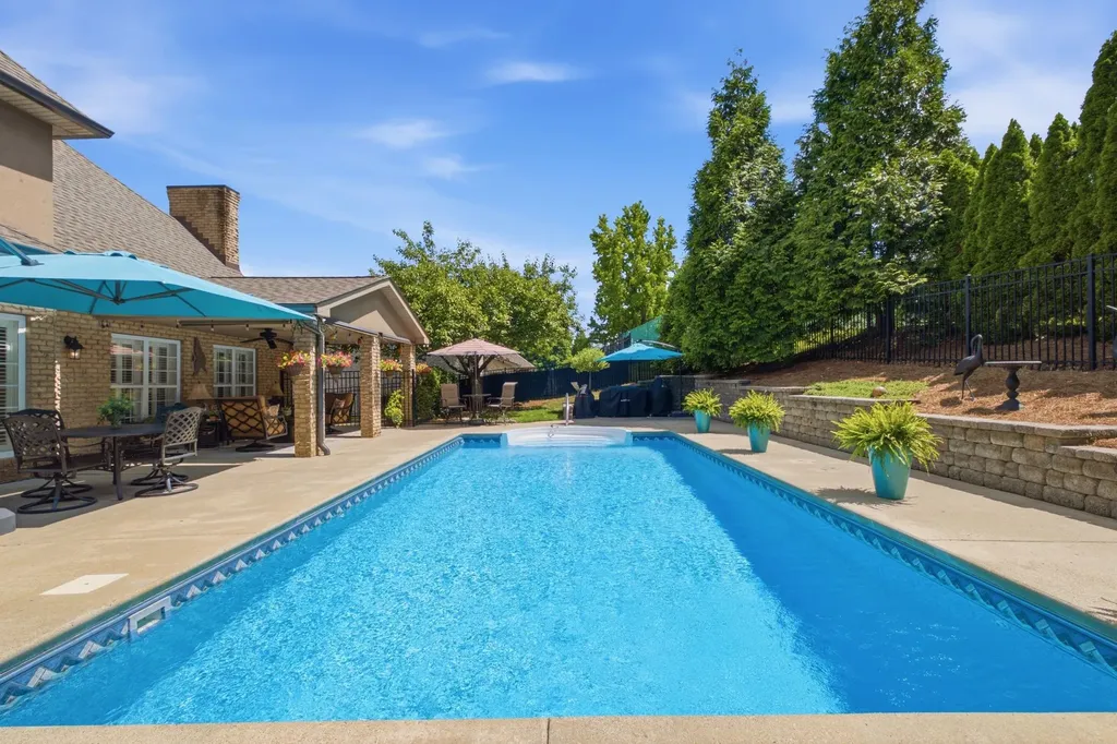 113 N Country Club Drive Hendersonville TN 37075