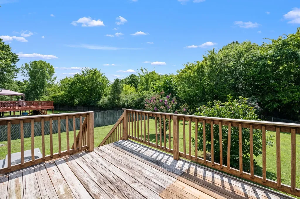610 Nearlake Court La Vergne TN 37086