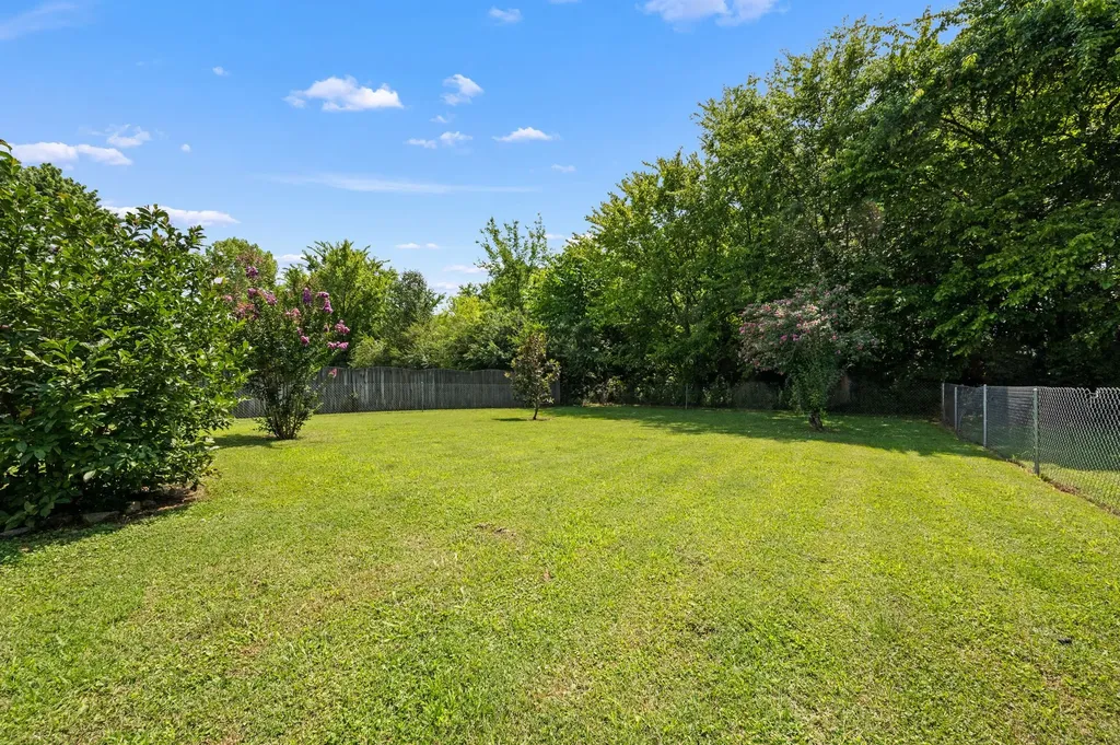 610 Nearlake Court La Vergne TN 37086