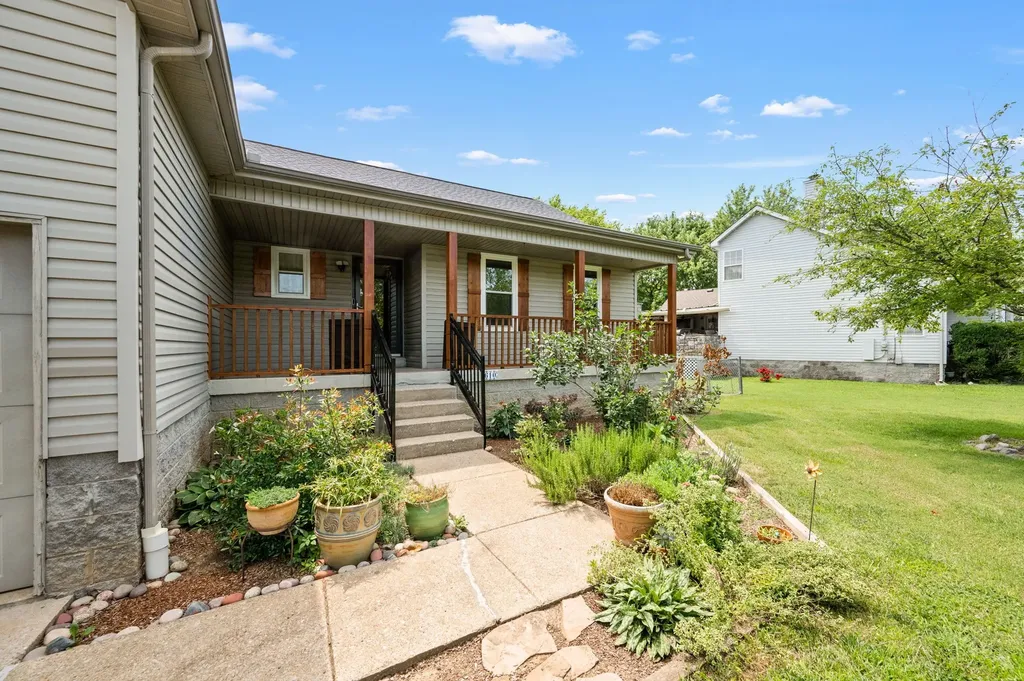 610 Nearlake Court La Vergne TN 37086