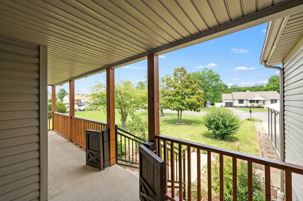 610 Nearlake Court La Vergne TN 37086