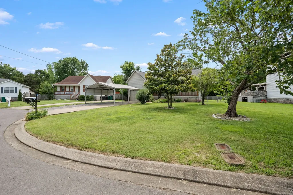 610 Nearlake Court La Vergne TN 37086